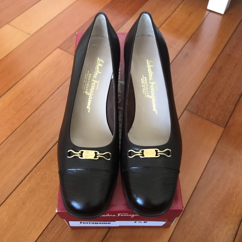 Vintage Salvatore Ferragamo Black Pumps